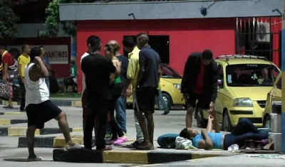 Muchos venezolanos duermen en la Terminal de Transportes.