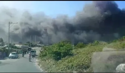 Momentos del incendio en el noroccidente de la ciudad.