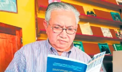 José Adán Castelar, poeta y escritor hondureño fallecido de un infarto.