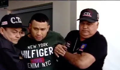 Levith Rúa Rodríguez saliendo de la URI.