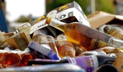 Licor decomisado por la Policía.