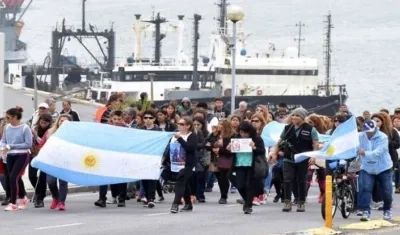 Varios de los familiares de tripulantes del submarino. 