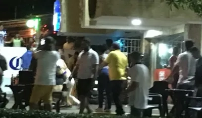 Momentos de la tremenda trifulca en un estadero en Barranquilla. 