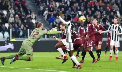 Acción del duelo entre Juventus y Torino. 