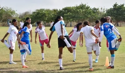 El grupo base de las Tiburonas para afrontar la Liga colombiana.