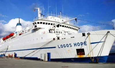 El barco Logos Hope anclado en Barranquilla.