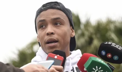 Muriel en declaraciones con la prensa.