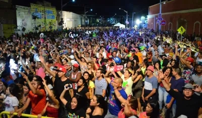 La Carrera 50, convertida en gran escenario del Carnaval.
