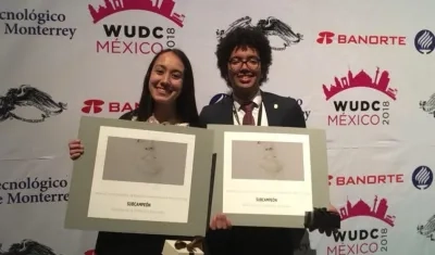 Hernando Castro Palma al lado de su compañera de equipo Juanita Hincapié Restrepo.