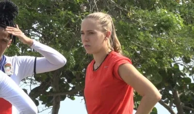 Nicole Regniere, delantera de las Tiburonas de Junior. 