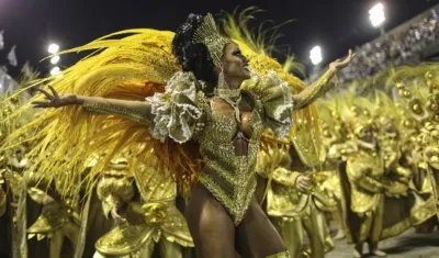 La Escuela de Samba Unidos da Tijuca, en la pasarela de samba.