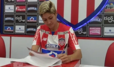 Sandra Sepúlveda, arquera de las Tiburonas de Junior.