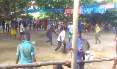 Con un con los cuernos en las manos es desafiado por los más osados.