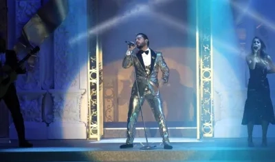 Maluma en escena del desfile de Dolce & Gabbana.