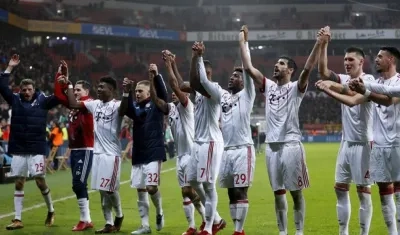 Jugadores del Bayern luego del partido ante el Leverkusen.