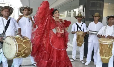 Carolina Adarraga, reina del Carnaval de Palmar de Varela.