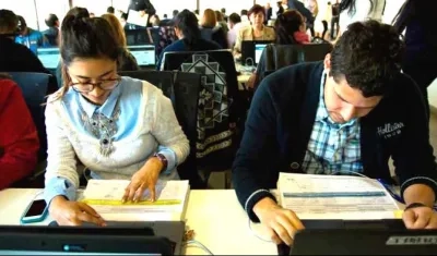 La Registraduría dispuso un complejo equipo para la revisión de firmas.