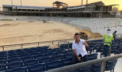 Alcalde Alejandro Char en las obras del estadio Édgar Rentería. 