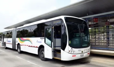 Transmetro suspenderá tres rutas y aplicará desvíos en dos más.