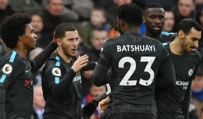 William y Hazard celebran una de las anotaciones. 