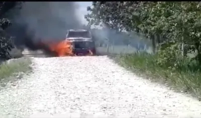 El vehículo incinerado por disidentes de las FARC a sus propios camaradas.