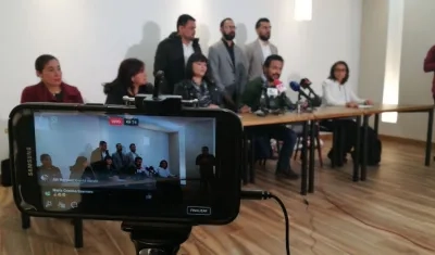 Rueda de prensa en las que las Farc denunciaron agresiones.