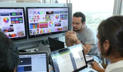 El evento reúne a personas con todo tipo de habilidades, entre ellos diseñadores, programadores, ingenieros y músicos.