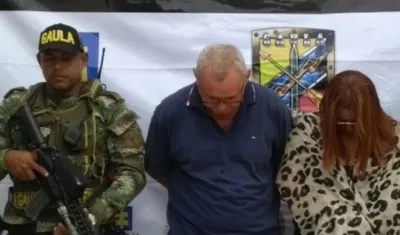 Dos de los capturados en Santa Marta por estafa.