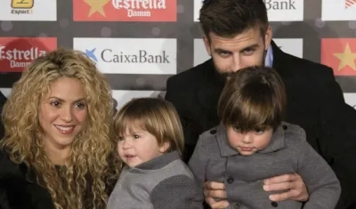 Shakira con sus hijos Sascha y Milan y Gerard Piqué.