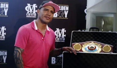 Miguel Cotto con su cinturón. 