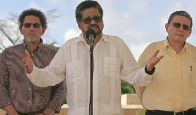 Los miembros del partido político de las FARC Pastor Alape, Iván Márquez y Pablo Catatumbo.