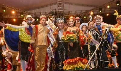 El Rey Momo Ricardo Sierra fue coronado por la Reina del Carnaval 2018, Valeria Abuchaibe.