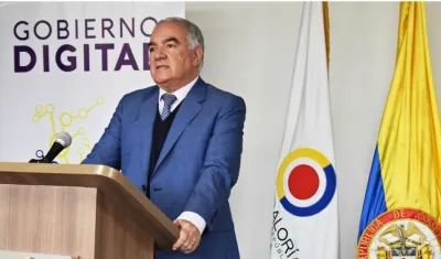 Edgardo Maya Villazón, contralor general.