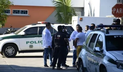 42 uniformados resultaron heridos.