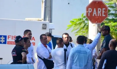 Grupo de investigadores en el lugar de los hechos.