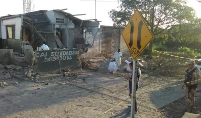 En total fueron cinco los policías y dos civiles lesionados levemente por la activación de un nuevo artefacto explosivo en el Cai de Soledad 2000