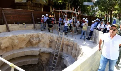 El Alcalde Char en su visita a la obra en la calle 91.