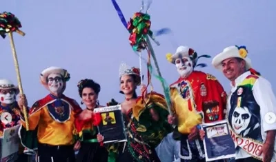 Izada de bandera del Garabato de Emiliano.