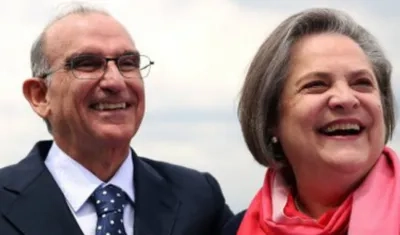 Humberto De la Calle presentó a Clara López como su fórmula vicepresidencial.