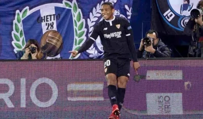 Luis Fernando Muriel celebra su anotación. 