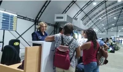 Aeropuerto dispuso de un punto de información para los pasajeros.