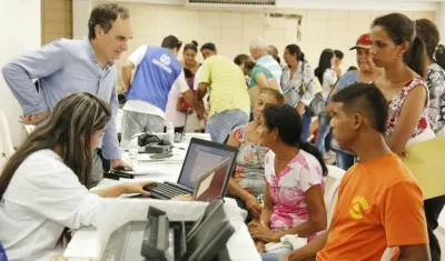El Secretario de Gobierno del Atlántico en una jornada de registro.