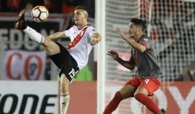 El delantero barranquillero Rafael Santos Borré en una acción del partido. 