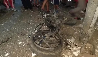 La explosión, que ocurrió anoche frente a la casa del personero municipal, Víctor Salas.