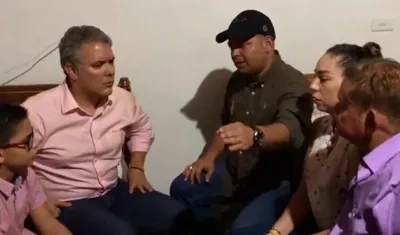 El Presidente Iván Duque con los familiares de Cristo José. 