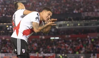 Juan Fernando Quinterouan Fernando Quintero (frente) de River Plate celebra con su compañero Rafael Santos Borré