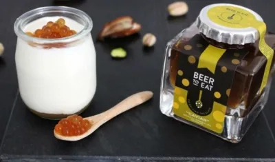 Muestras de perlas o caviar de vino y mermelada de cerveza.