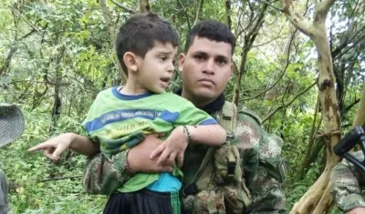 Una patrulla del Ejército encontró el niño y lo entregó a su papá.