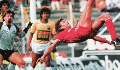 Ricardo Gareca en sus épocas como goleador del América de Cali. 