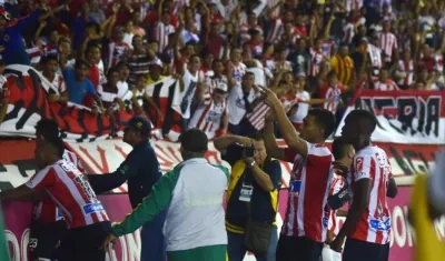 Teófilo Gutiérrez, celebrando con la tribuna el gol de la remontada.